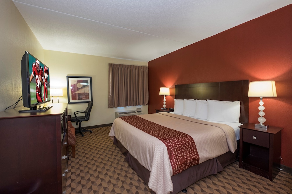 Red Roof Inn & Suites Cincinnati North Mason - photo 8