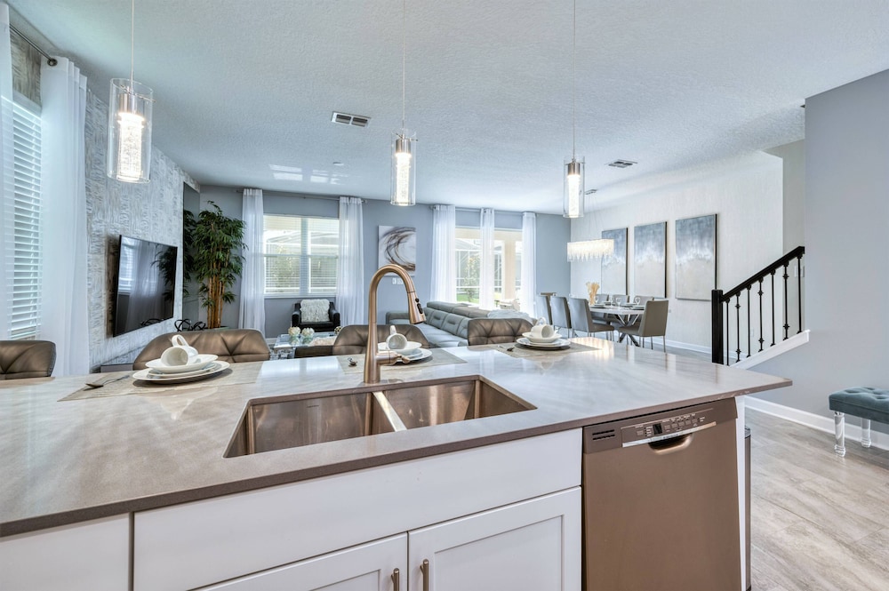 Gorgeous Brand New 7 Bedrooms House With Pool and Game Room at Champions Gate Resort - photo 59
