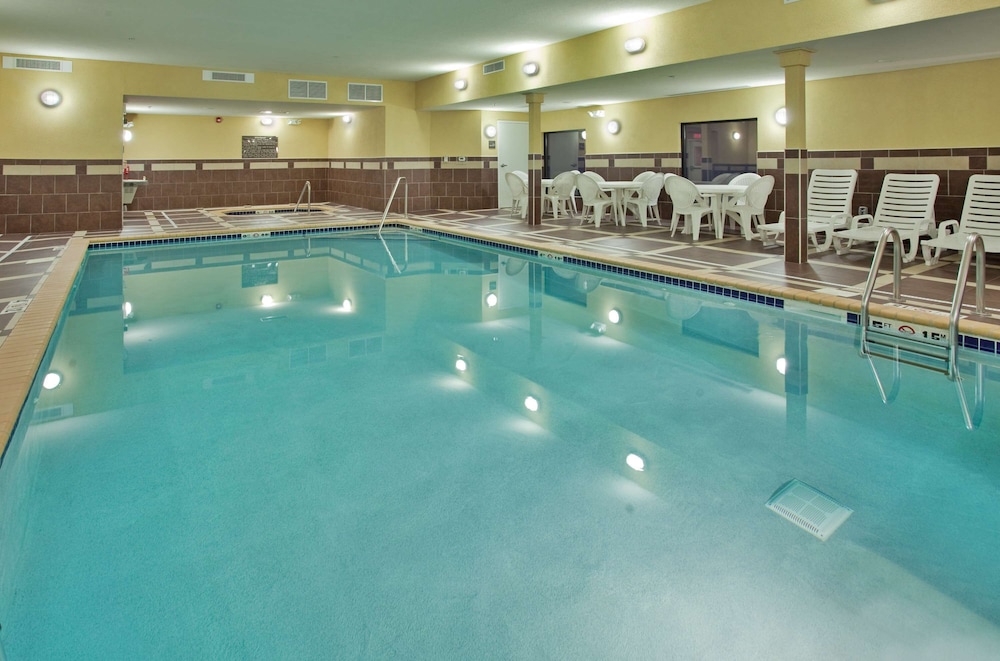 Hampton Inn & Suites Aberdeen - photo 16