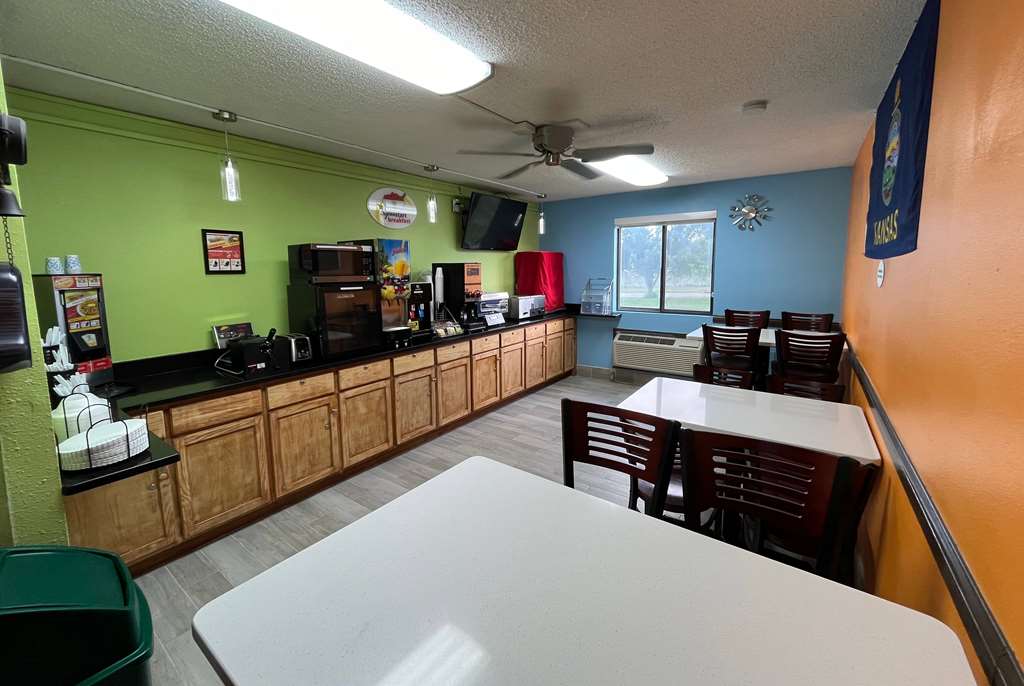 Super 8 by Wyndham Emporia - photo 17