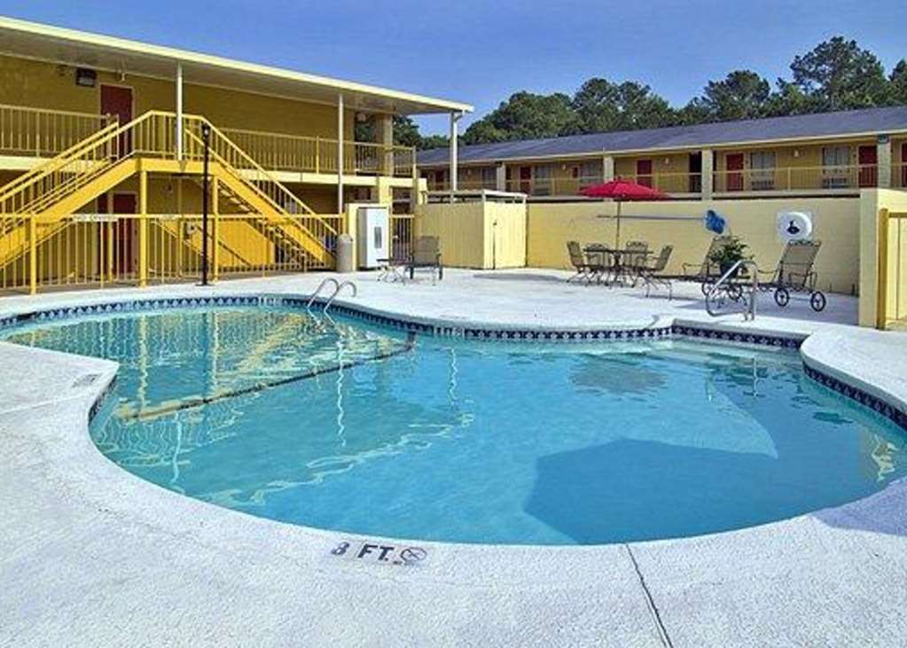 Econo Lodge Inn & Suites Columbus near Fort Benning - photo 23