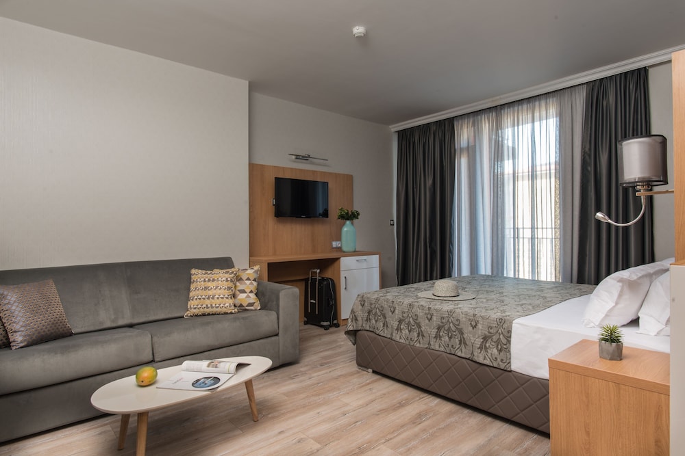 Room Tia Maria Is Situated In The Southe — Nesebar
