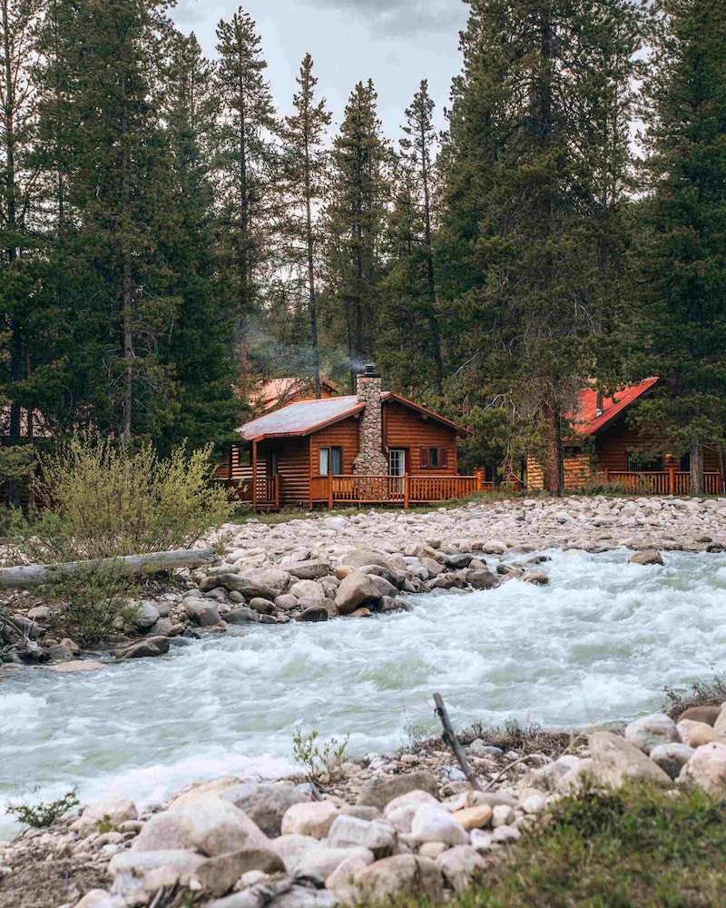 Baker Creek By Basecamp - carbon neutral hotel in Unknown City