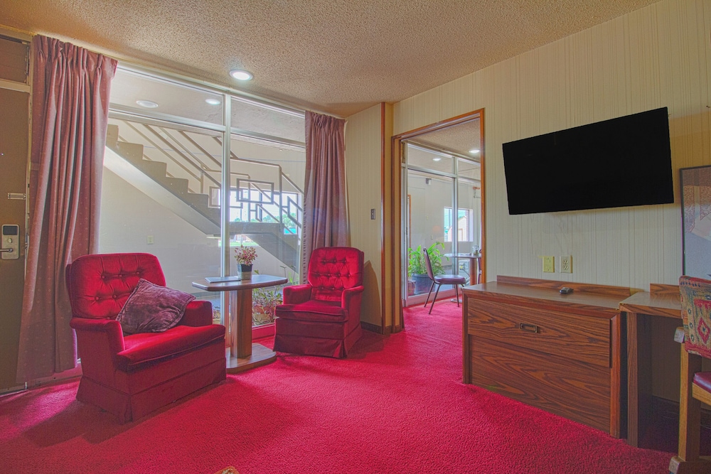 HomeTown Inn by OYO Liberal KS - photo 36