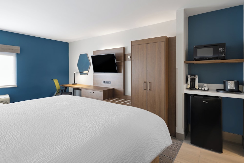 Holiday Inn Express Sheboygan Kohler by IHG - photo 7