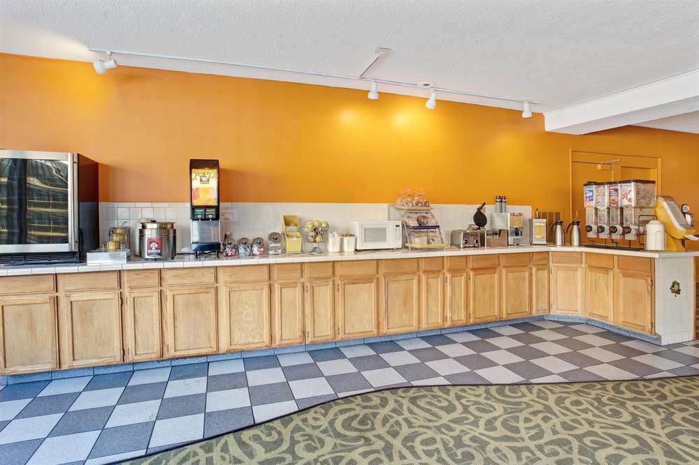 Clarion Inn Louisville - photo 11
