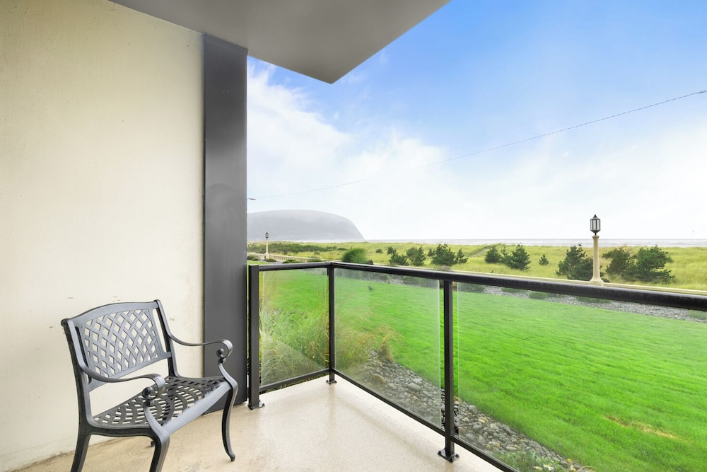 Sand & Sea Resort Condominiums - photo 811