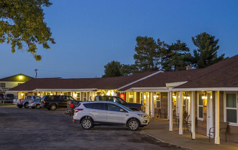Sunset Lodge Escanaba - photo 9