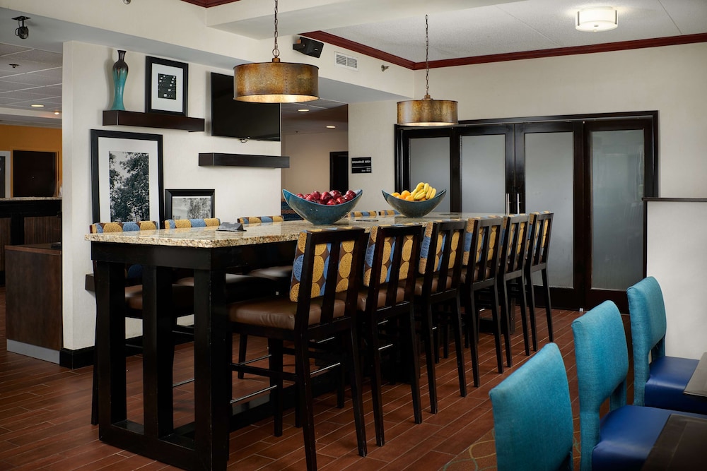 Hampton Inn Ann Arbor South - photo 4