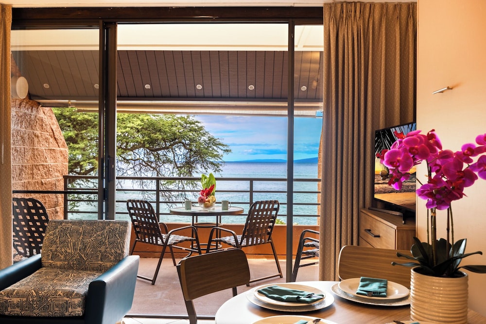 Kuleana Club #721 Oceanfront 1 bedroom & 1 bathroom 3rd Floor — 4-Star Luxury Hotel in Lahaina, United States