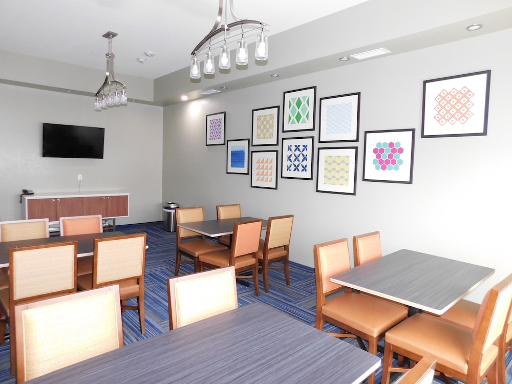 Holiday Inn Express & Suites Canon City - photo 12