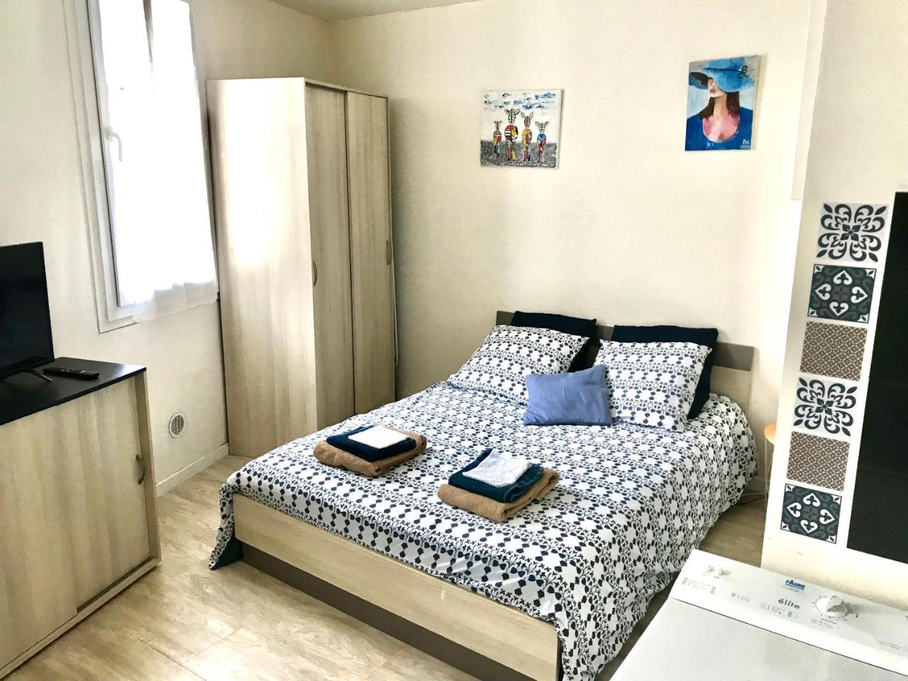 Studio Le Petit Logis Meuble 2 Etoiles Local Velo Arrivee Autonome H Flexibles in Rochefort, France