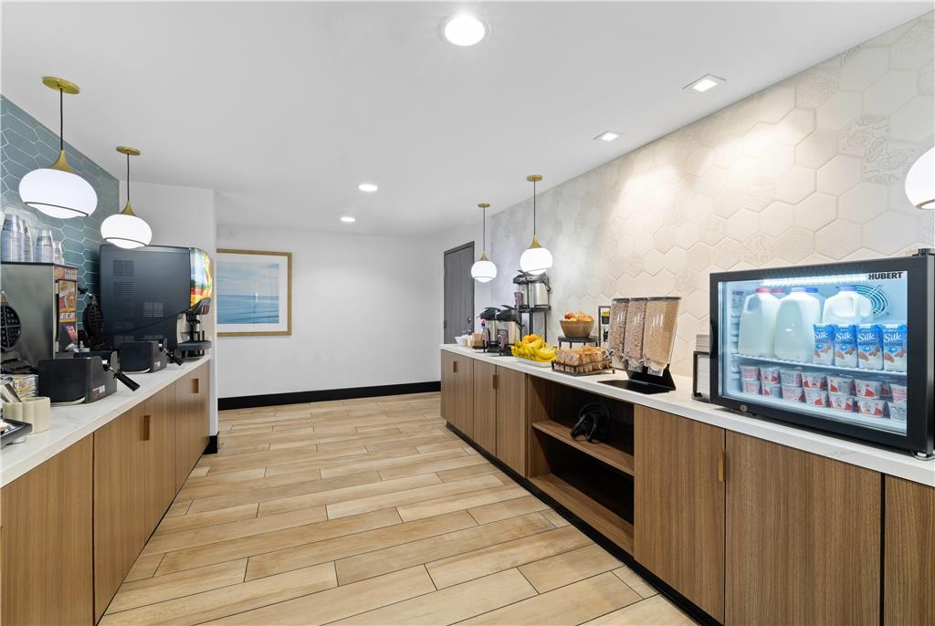 La Quinta Inn & Suites by Wyndham Santa Cruz - photo 46