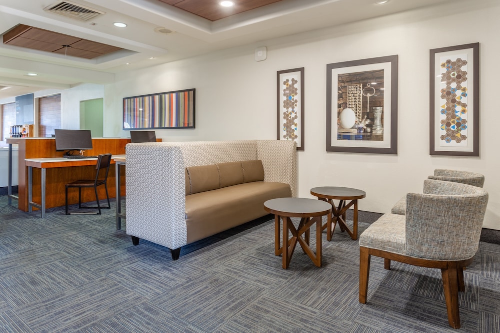 Holiday Inn Express Hotel & Suites Rockford Loves Park by IHG - photo 52