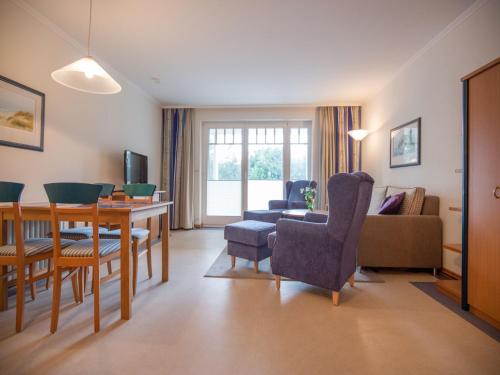Dünenpark Binz Komfort Ferienwohnung mit 1 Schlafzimmer und Balkon im Obergeschoss 300 — 4-Star Luxury Hotel in Ostseebad Binz, Germany