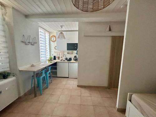 Charmant Studio Climatise Au Mourillon in Toulon, France