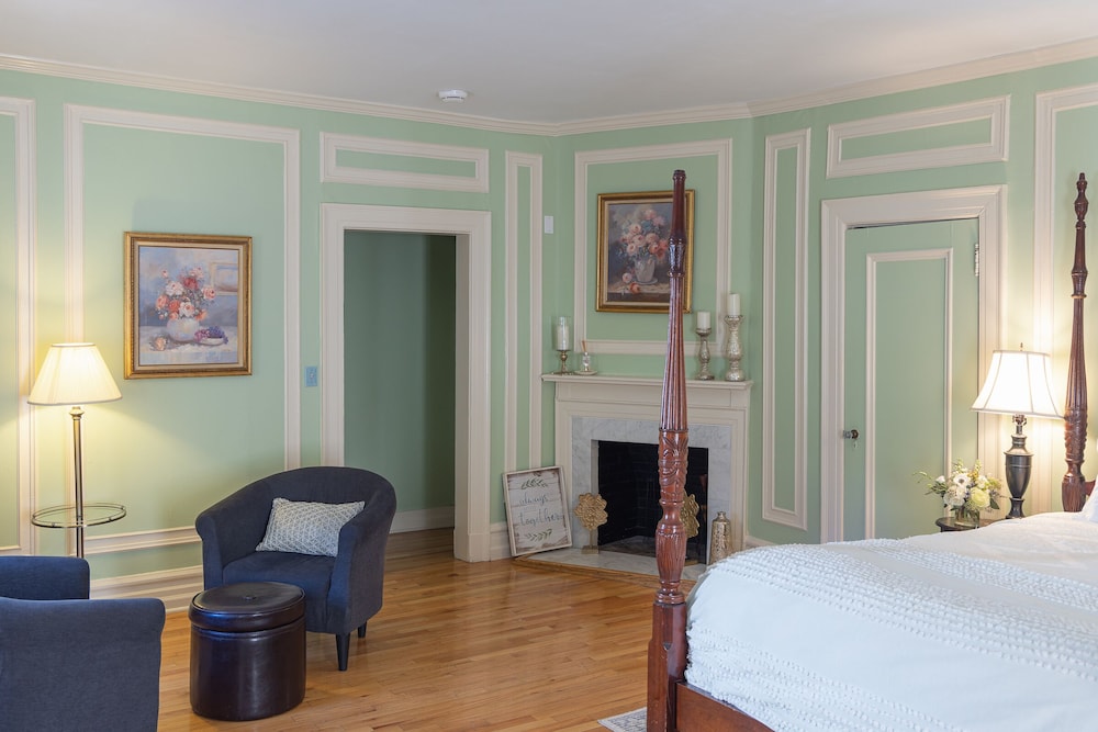 Crabtree's Kittle House Restaurant & Inn - photo 24