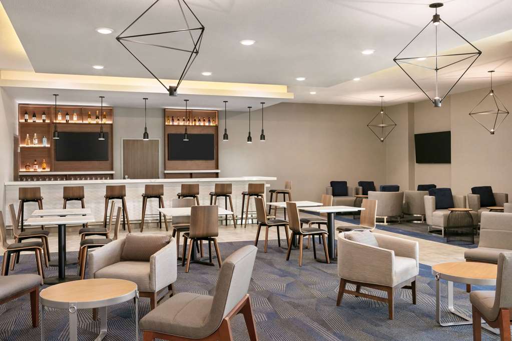 La Quinta Inn & Suites by Wyndham College Station North - photo 34