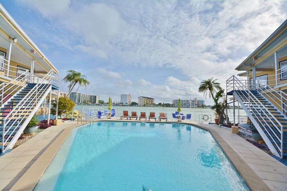 By the Beach Rentals — 4-Star Luxury Hotel in Clearwater, United States