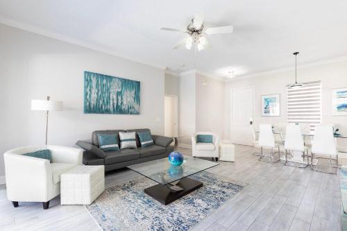 W456 Gleaming Retreat with Private Pool at Reunion - carbon neutral hotel in Kissimmee
