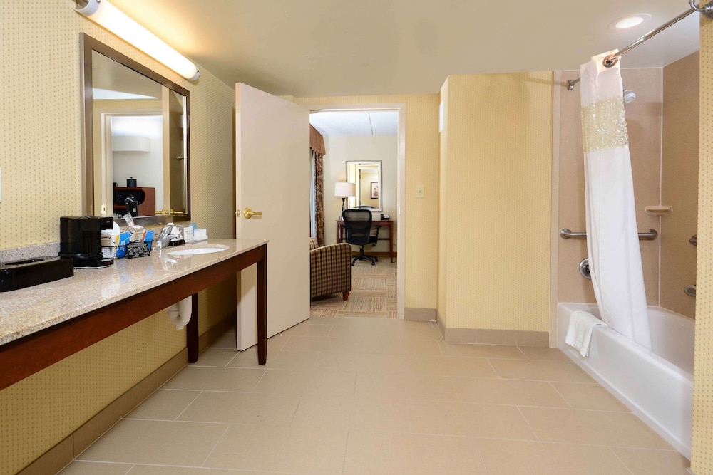 Hampton Inn Raleigh Capital Blvd. North - photo 30