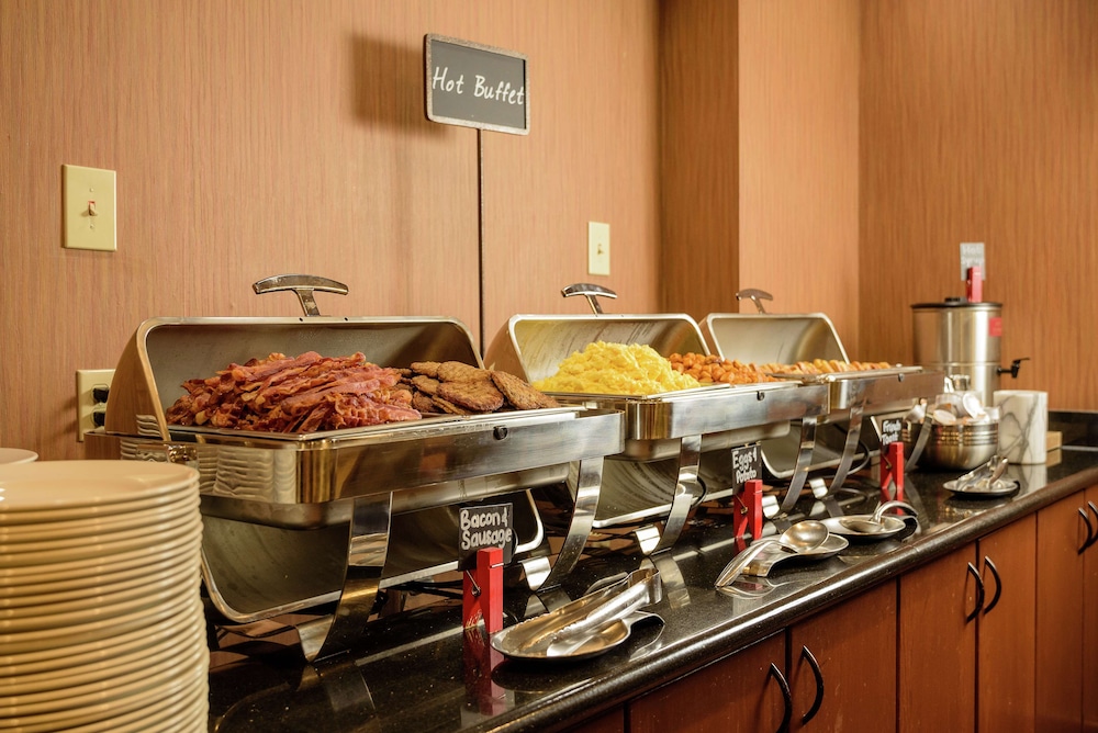 Embassy Suites by Hilton Minneapolis North - photo 29