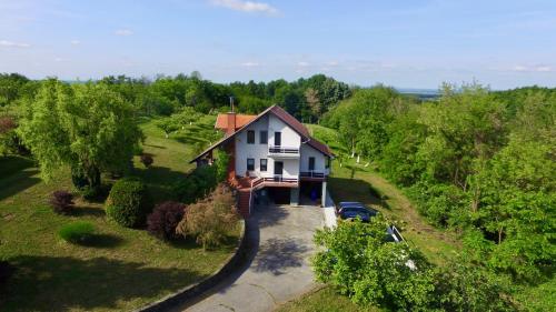 Villa Merkur Orahovica Holiday Home with Pool and Indoor Jacuzzi — 4-Star Luxury Hotel in Orahovica, Croatia