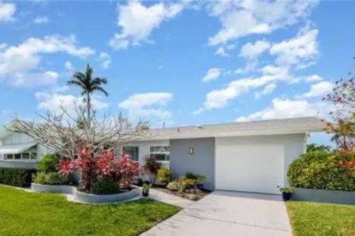 Coastal Palm Retreat in Cape Coral, United States