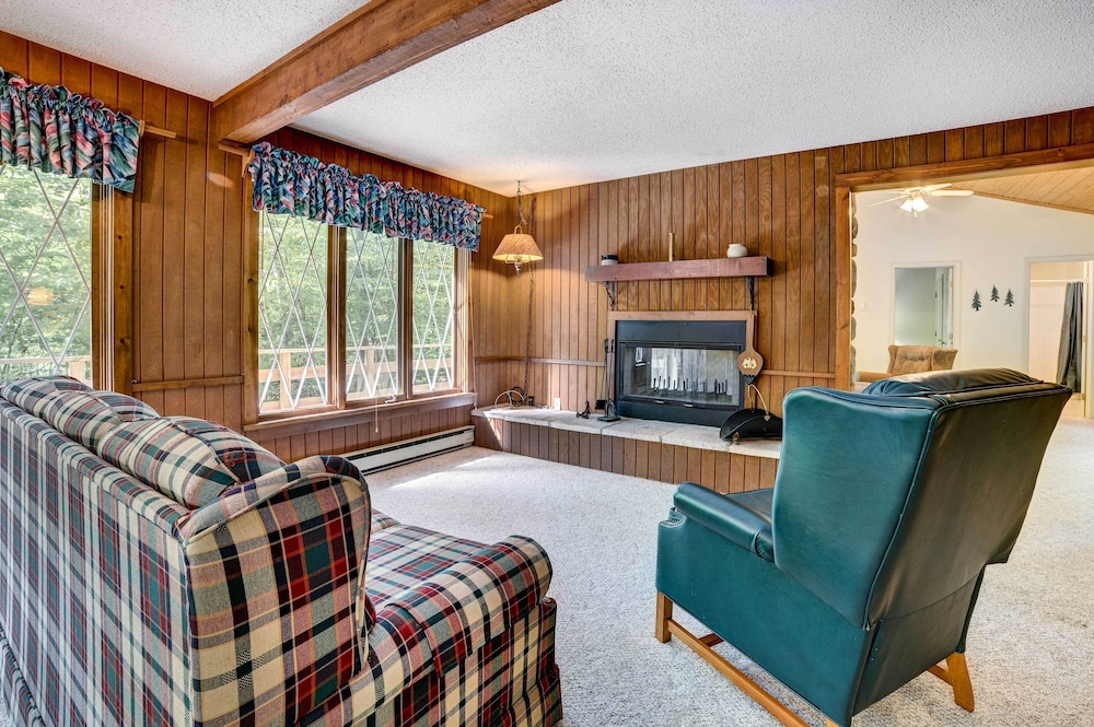 Pet Friendly Gem Hike Fish and Golf in Gaylord — hotel in Gaylord