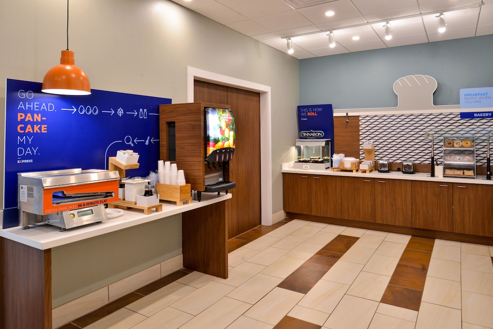 Holiday Inn Express & Suites Ruskin by IHG - photo 43