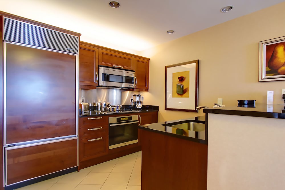 888 One Bedroom Balcony Suite at Signature Condo Hotel - photo 24