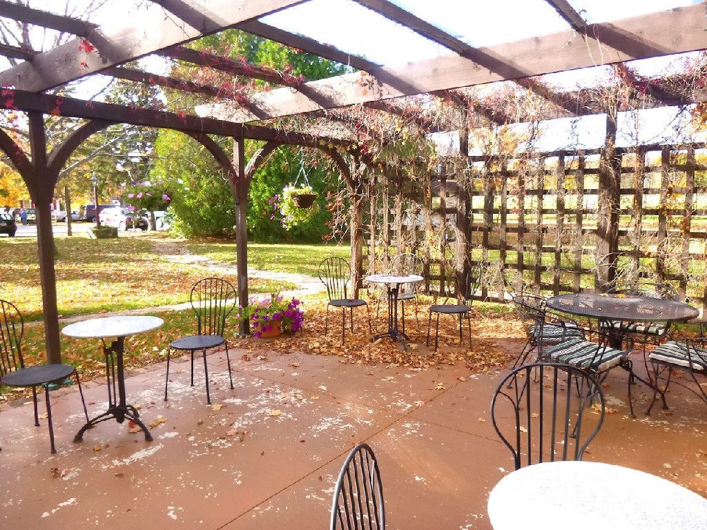 Settlement Courtyard Inn & Lavender Spa - photo 53