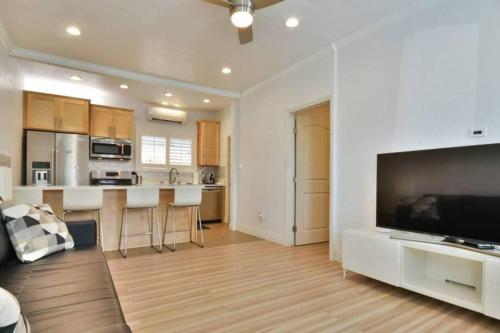 1000#2 Magnificent Beach Home w AC & 4K TVs — 4-Star Luxury Hotel in Newport Beach, United States