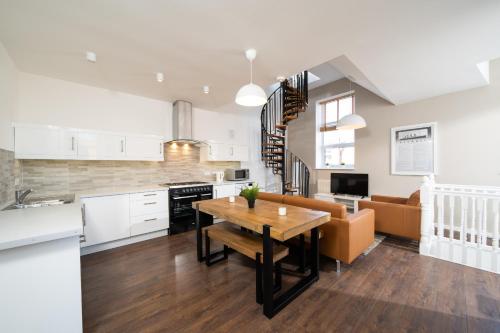 Old Exchange Court — 4-Star Luxury Hotel in Belfast, United Kingdom