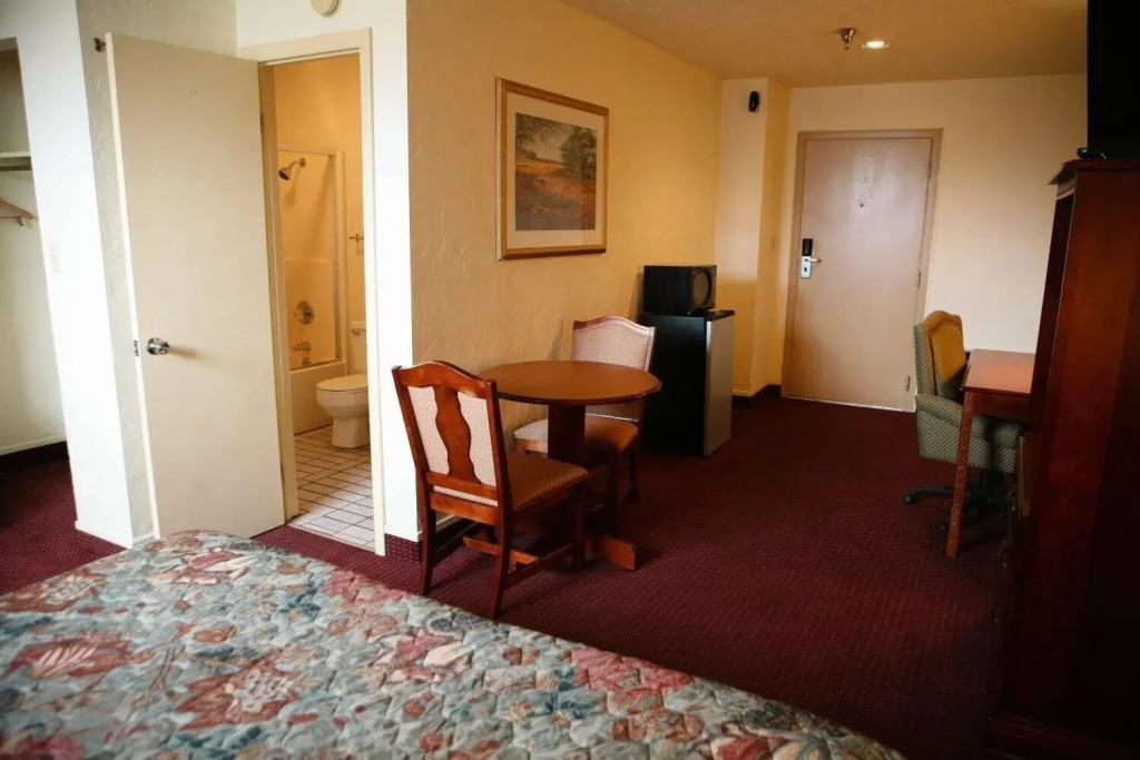 Americas Best Value Inn Oklahoma City at I 35 S - photo 12