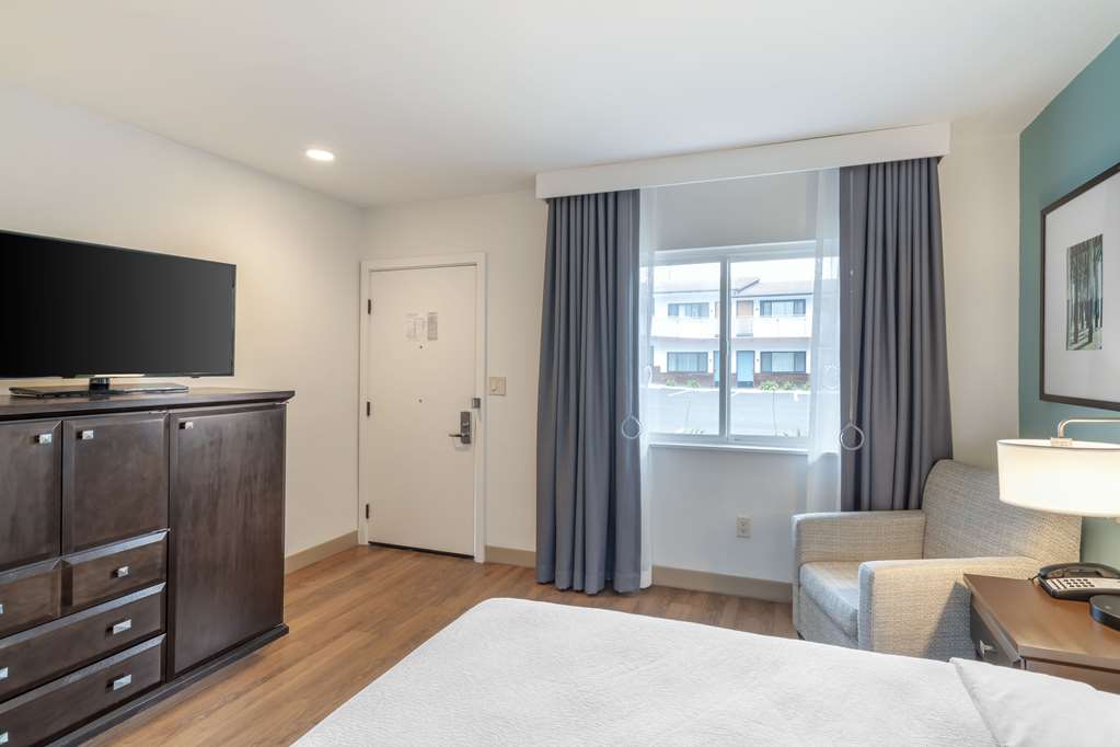 Best Western at Ventura Pier - photo 25
