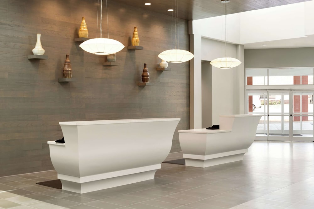 Embassy Suites by Hilton Charlotte Ayrsley - photo 8