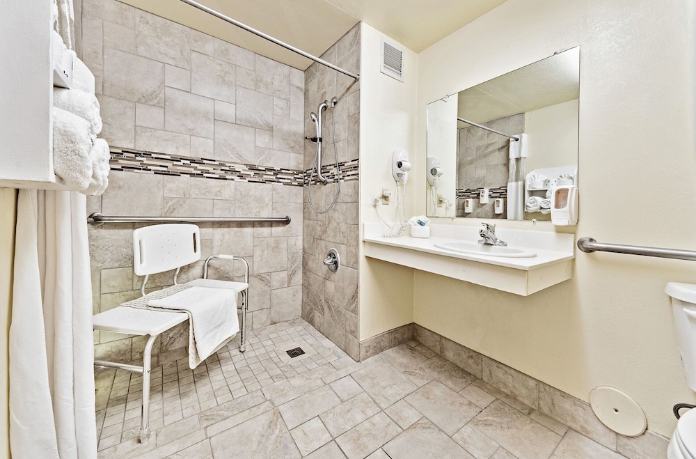 Branson Towers Hotel - photo 18
