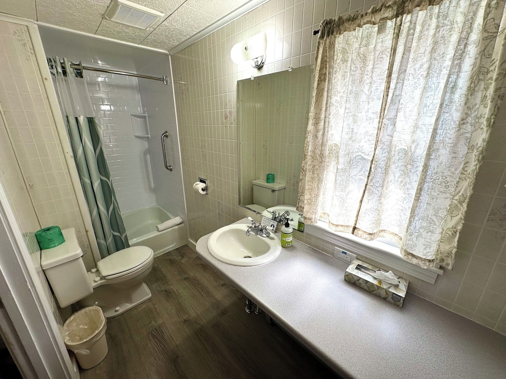 White Mountain Motel And Cottages - photo 49