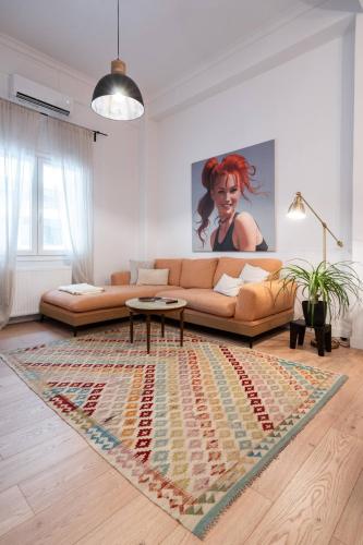 2br Apt Private Backyard with Washer & Dryer — 4-Star Luxury Hotel in Athens, Greece