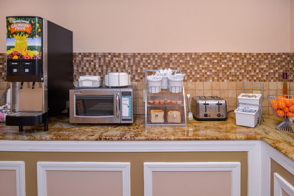 Super 8 by Wyndham Little Rock North Airport - photo 21