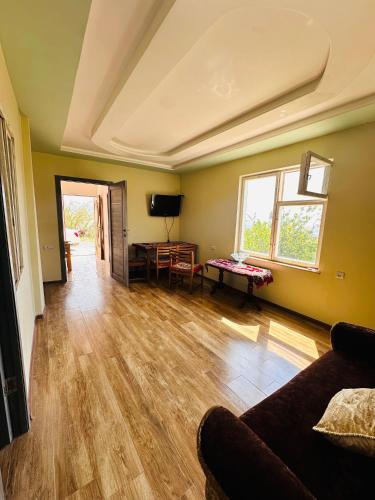 Gndevaz homme in Jermuk, Armenia