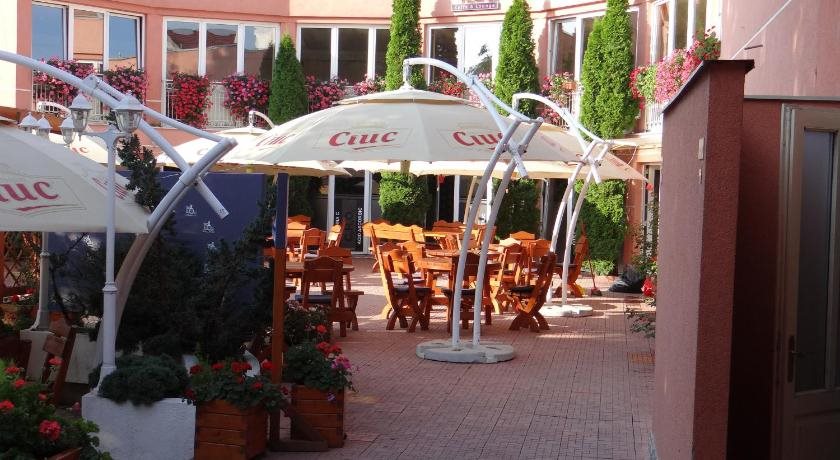 Hotel Sugas — hotel in Sfantu Gheorghe