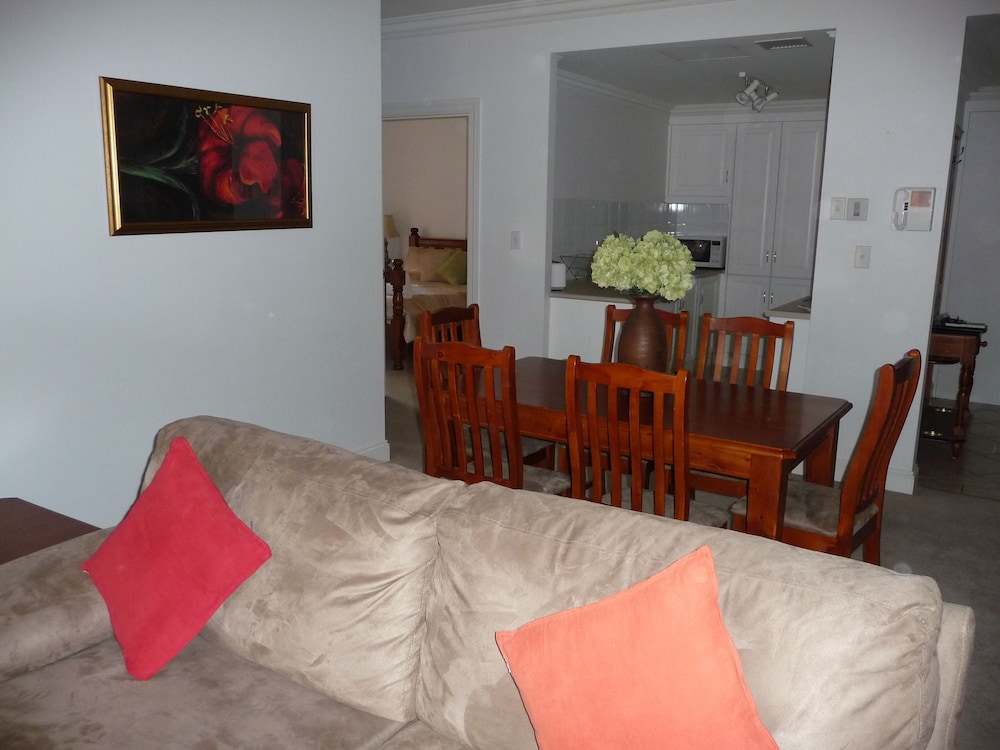 City Escape 2BD in Adelaides East End 3 in Adelaide, Australia