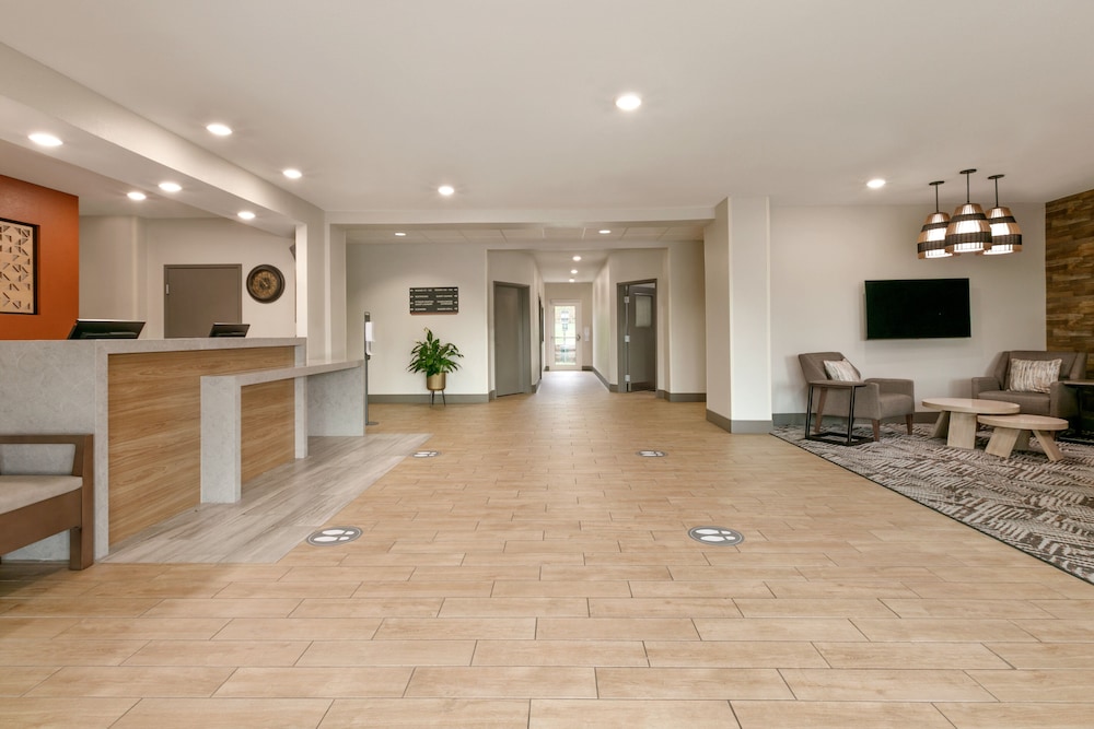 Candlewood Suites Springfield North - photo 2