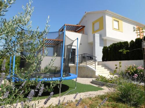 Family friendly house with a swimming pool Sibenik 23060 — 4-Star Luxury Hotel in Sibenik, Croatia