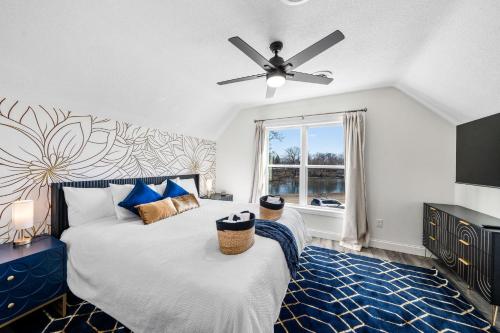 3bd25 Home5m Dt Elkhart30m Notre River View in Elkhart, United States