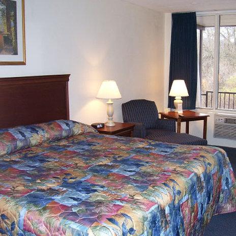 Magnuson Hotel by the River - photo 9