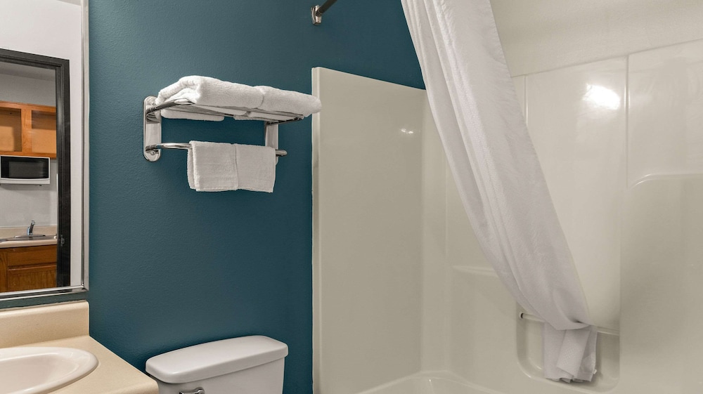 WoodSpring Suites Evansville East - photo 16