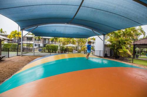 Tropical Retreat in 2 Bedroom Townhouse — 4-Star Luxury Hotel in Noosaville, Australia